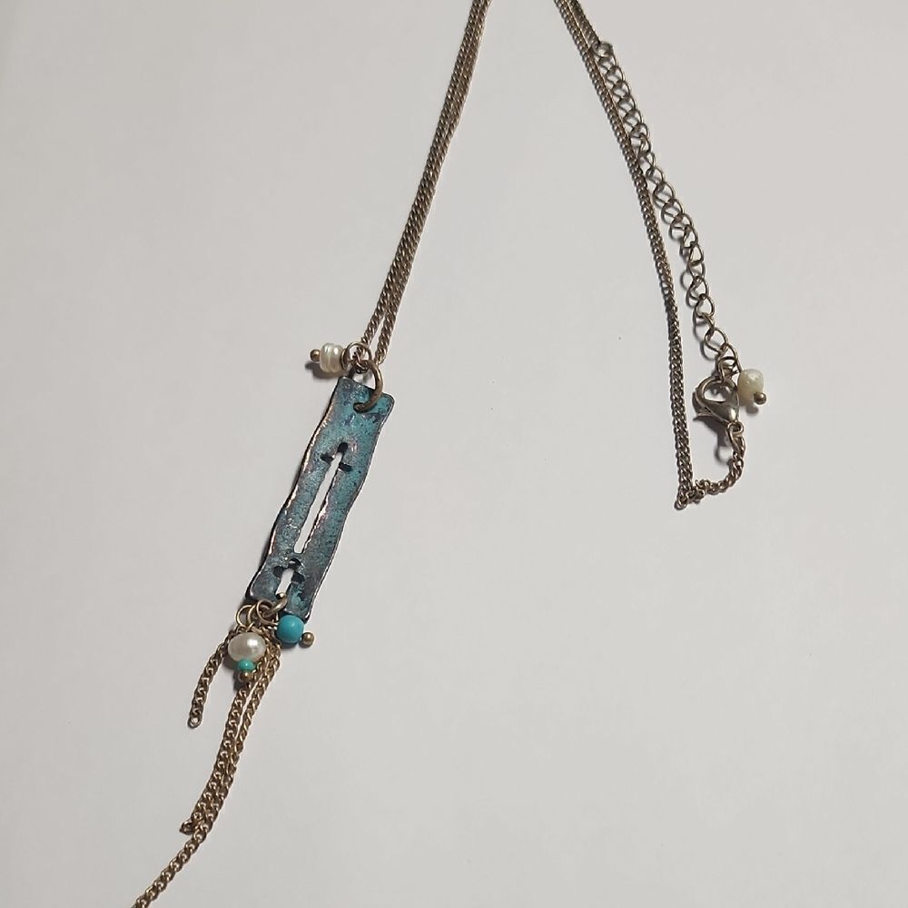 Elegant Goldtone and Turquoise  Color Necklace